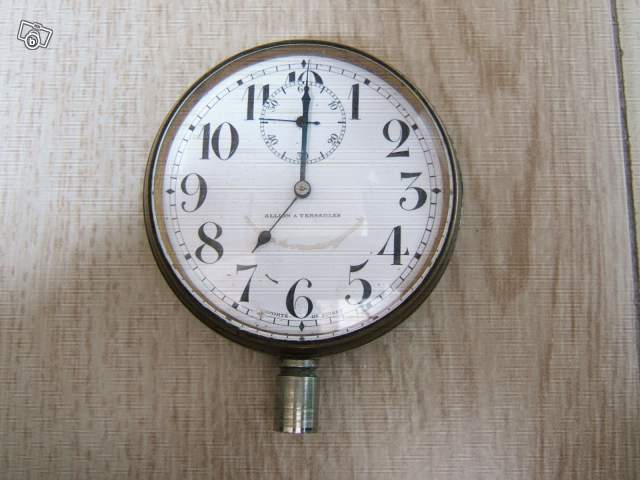 airplane clock